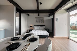 ザ フラミンゴ ルーフトップ スイート ユニーク デザイン イン ア セントリック ロケーション