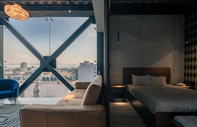 ザ ダイヤモンド ロフト モダン ラグジュアリー ウィズ ア フリー エクイップド キッチン