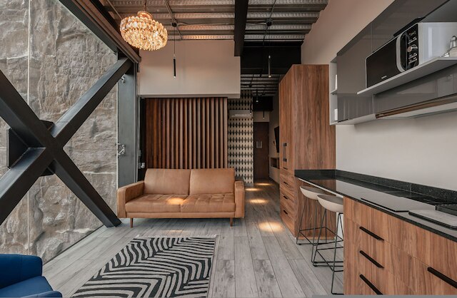 ザ ダイヤモンド ロフト モダン ラグジュアリー ウィズ ア フリー エクイップド キッチン