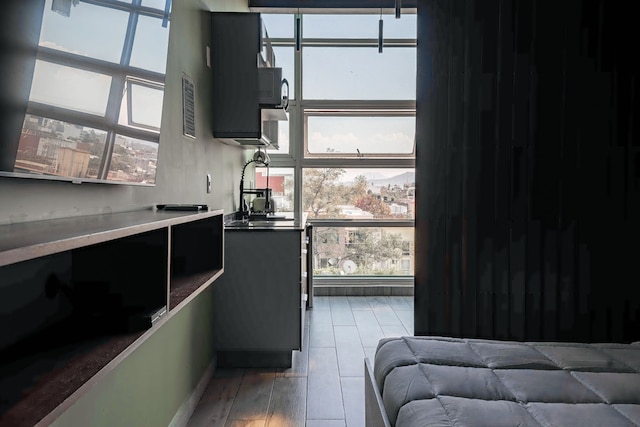 ザ ジャングル ロフト トロピカル コンフォート イン ア セントリック ロケーション ウィズ キッチン