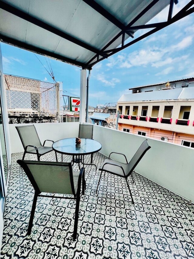 PJ ホステル & バー