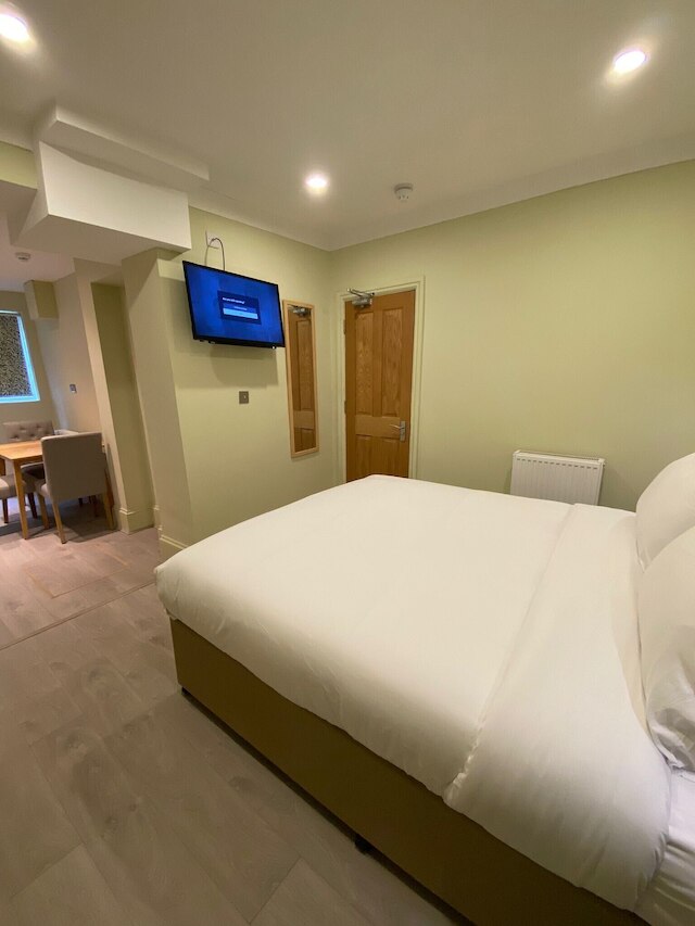 チャーミング ロンドン アパートメント ウィズ ガーデン ビューズ