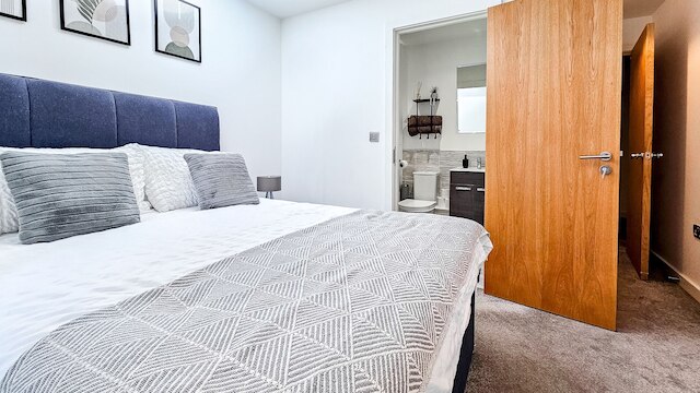 コージー 2 ベッドルーム 2 バス アパートメント ウィズ フリー パーキング