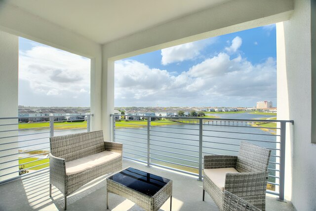 ストーリー レイク リゾート 2 ベッドルーム コンド オーバールッキング ウォーター #840 2 ベッドルーム コンド