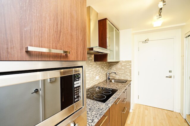 ザ フロント アパートメンツ