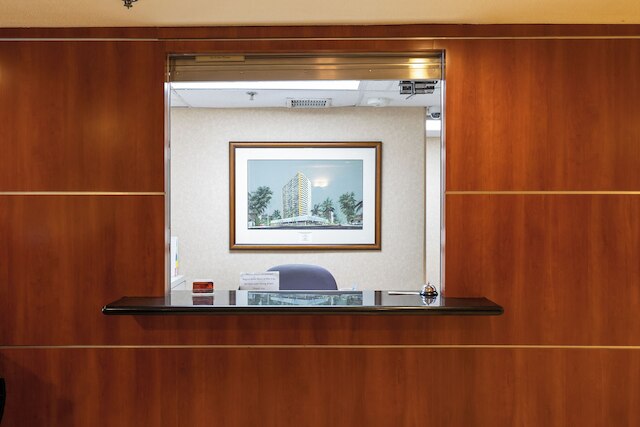 マリン サーフ バイ トロピカル エスケープス リアルティ