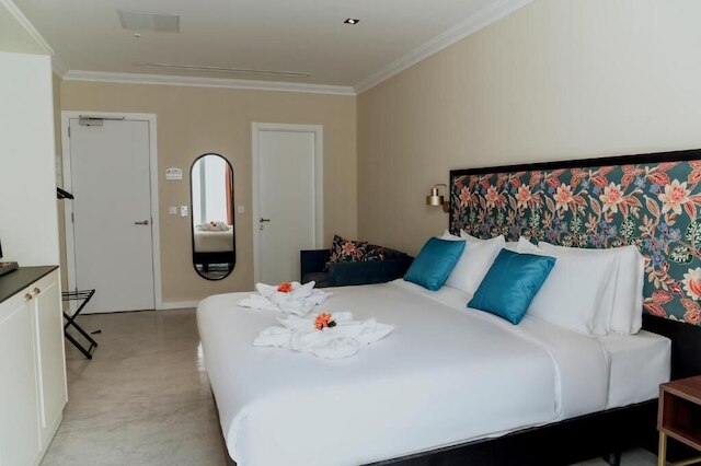 キング チャールズ オテル