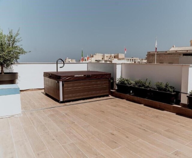 キング チャールズ オテル