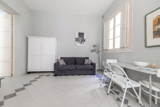 スペーシャス & ラグジュアリー 3ベッドルーム セントラル アパートメント