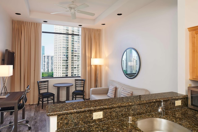 アクア パームス コンド ウィズ シティ ビュー