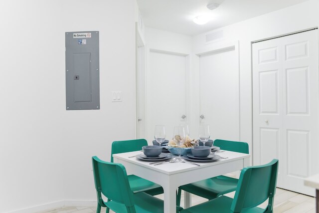 スタイリッシュ ステイ バイ ウィンウッド & ビスケイン ベイ