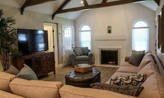 デザイナー デコレーテッド 6 ベッドルーム プール ハウス