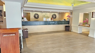 パームス アット ワイキキ バイ トロピカル エスケープス