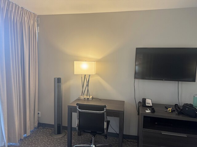 パームス アット ワイキキ バイ トロピカル エスケープス