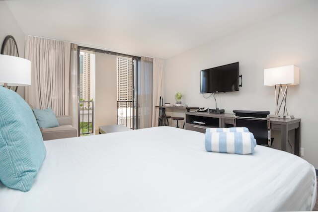 パームス アット ワイキキ バイ トロピカル エスケープス