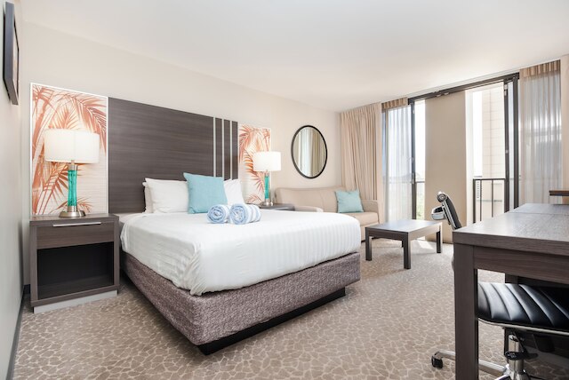 パームス アット ワイキキ バイ トロピカル エスケープス