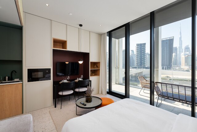 シック スタジオ ウィズ ブルジュ ハリファ ビュー バルコニー