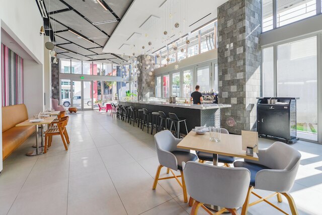 コンド ウィズ シティビューズ イン ダウンタウン マイアミ