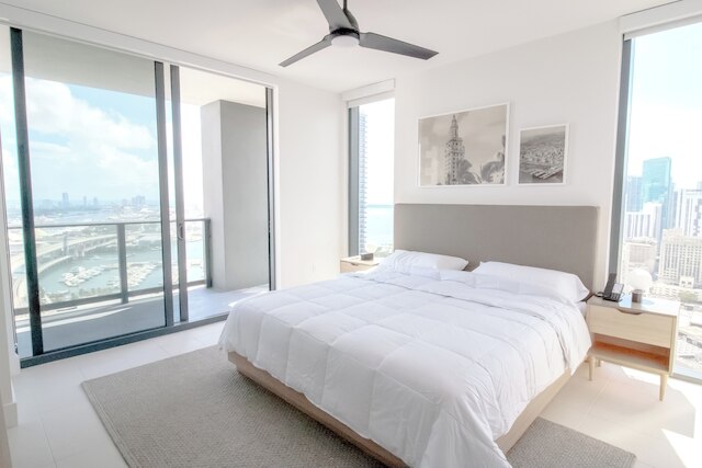 ラグジュリアス ダウンタウン エスケープ