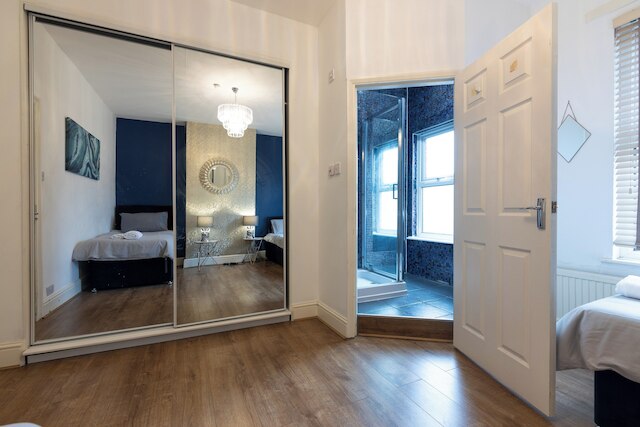 サルフォードシティ オアシス - スペーシャス 4 ベッドルーム ハウス