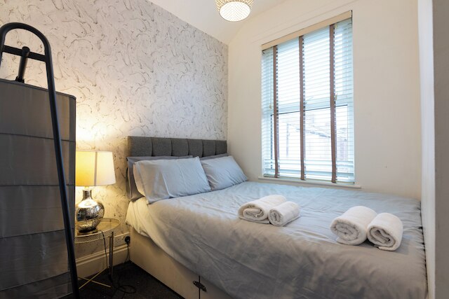 サルフォードシティ オアシス - スペーシャス 4 ベッドルーム ハウス