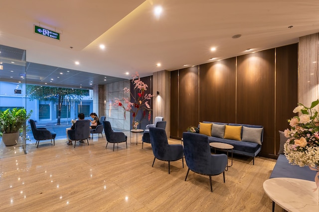 ニャット ハ ラヴィッシュ ホテル