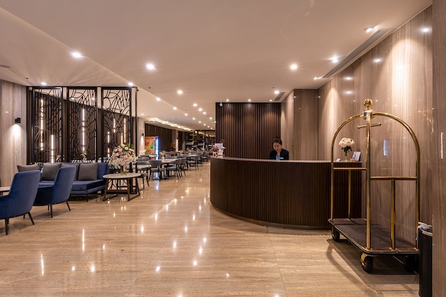 ニャット ハ ラヴィッシュ ホテル