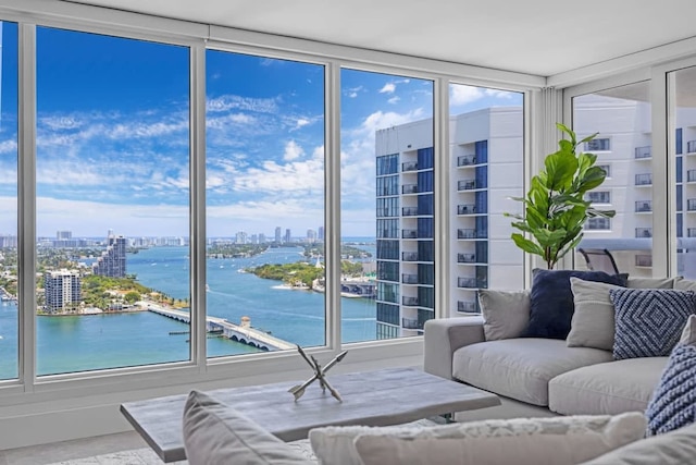 リラクシング リトリート ウィズ プール アンド ベイ ビューズ