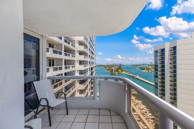 リラクシング リトリート ウィズ プール アンド ベイ ビューズ