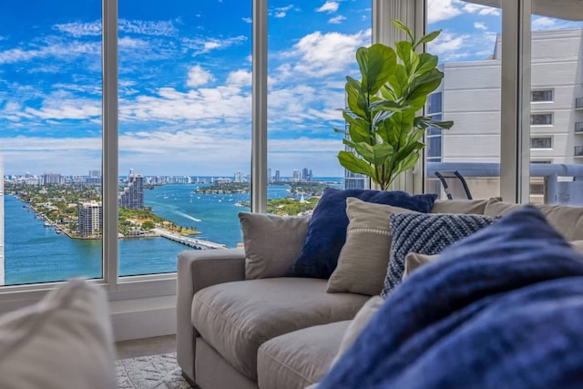 リラクシング リトリート ウィズ プール アンド ベイ ビューズ