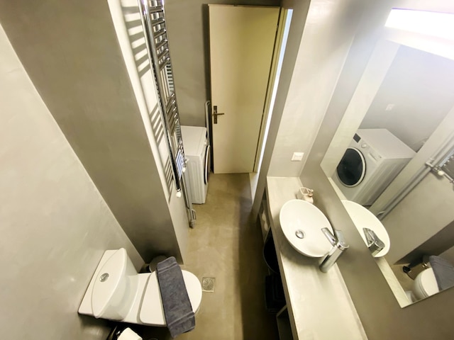 カリアティス - アパートメント オン ザ ロード オブ ヒストリー