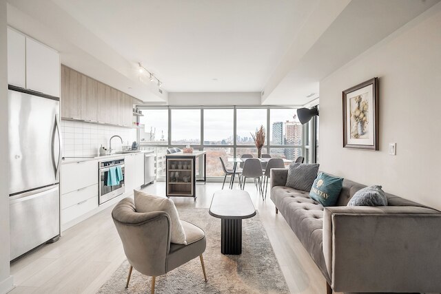 グローバルステイ モダン ソニック ウェイ コンドス