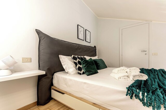 セントロ ヴィコロ フィオリ - モダン スプリット レベル アパートメント