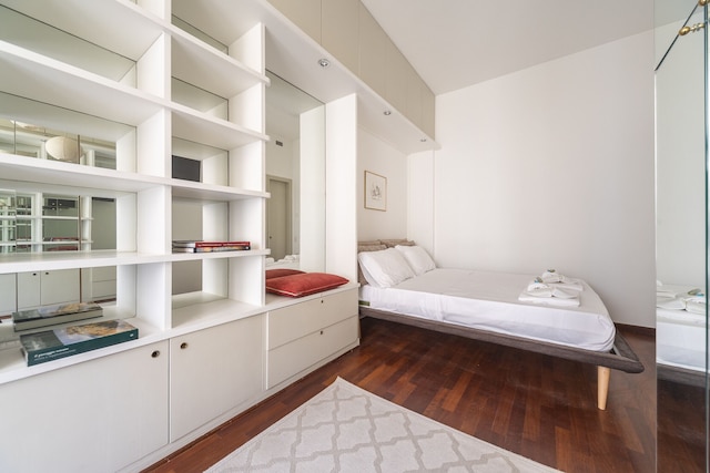 モダン スプリット レベル アパートメント