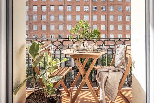 ヤンガンビ - 2 ベッドルームズ アンド オフィス イン リスタ