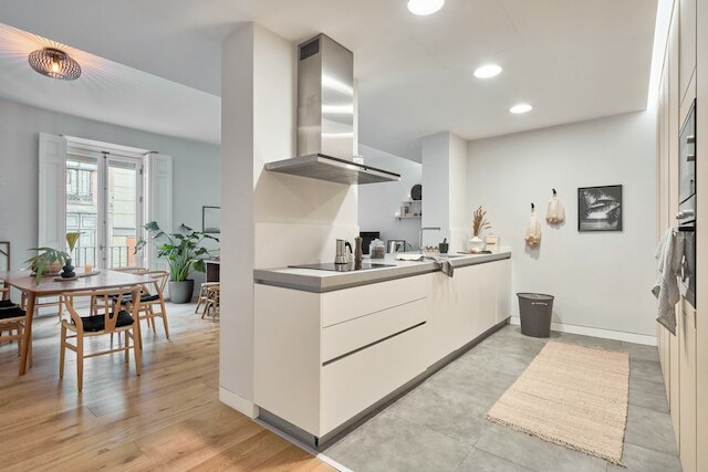 セレベス - 3 ベッドルームズ イン セントロ