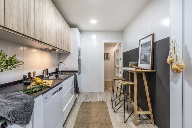 ルケ - 3 ベッドルームズ アンド バルコニー イン リスタ