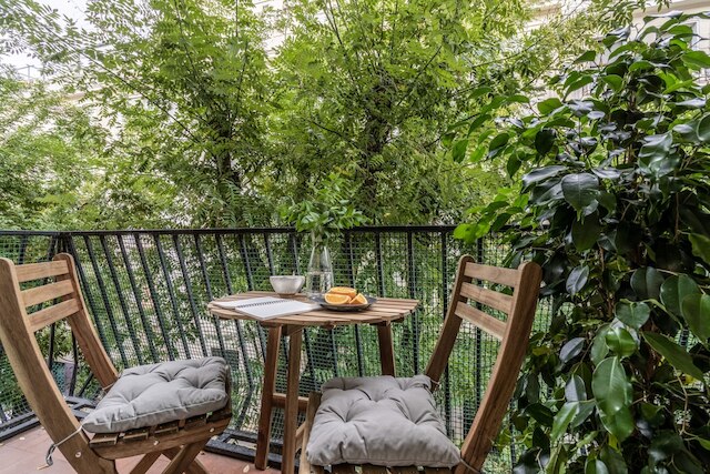 ルケ - 3 ベッドルームズ アンド バルコニー イン リスタ