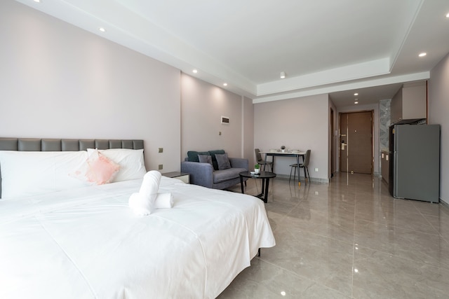 TK スター コンド バイ ソーベン ホームズ