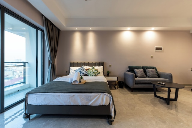 TK スター コンド バイ ソーベン ホームズ