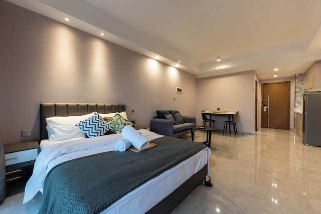 TK スター コンド バイ ソーベン ホームズ