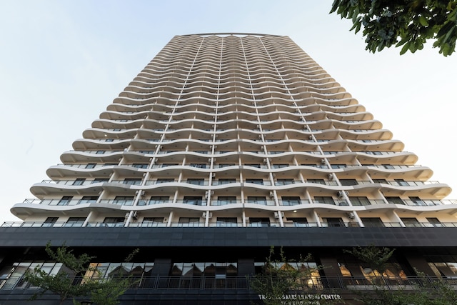 TK スター コンド バイ ソーベン ホームズ