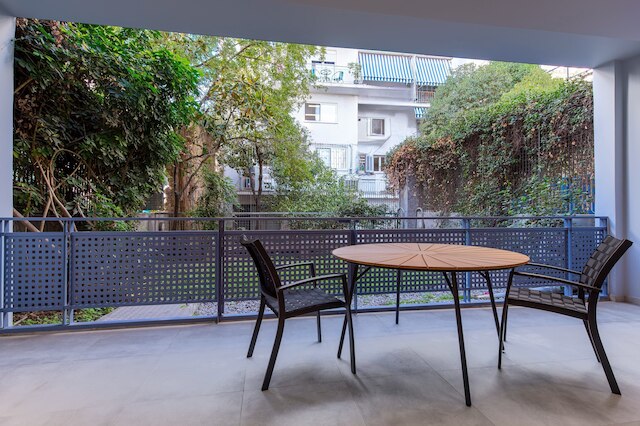 フェードラス リビング アテネ ラグジュアリー レジデンス アイボリー