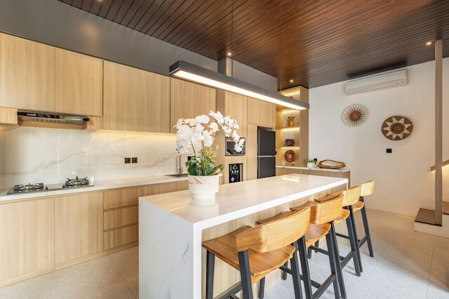 プライベート ヴィラ アイラ 9B 10ミン メラスティビーチ