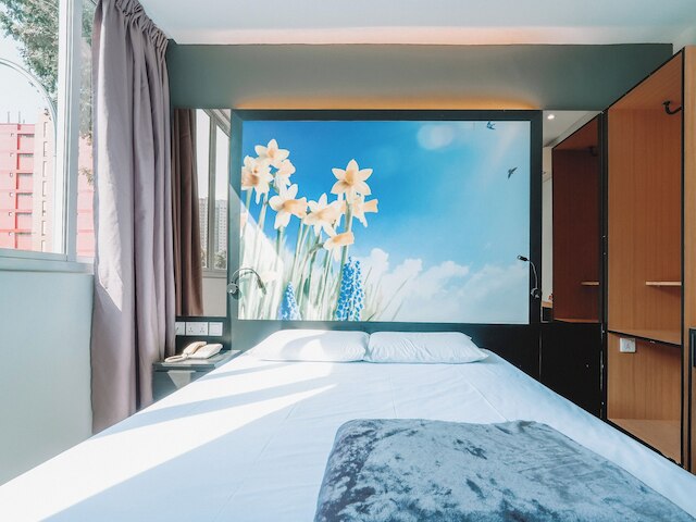 ハイ ホテル ドット 11アワーズ ステイ フロム 10PM トゥ 9AM