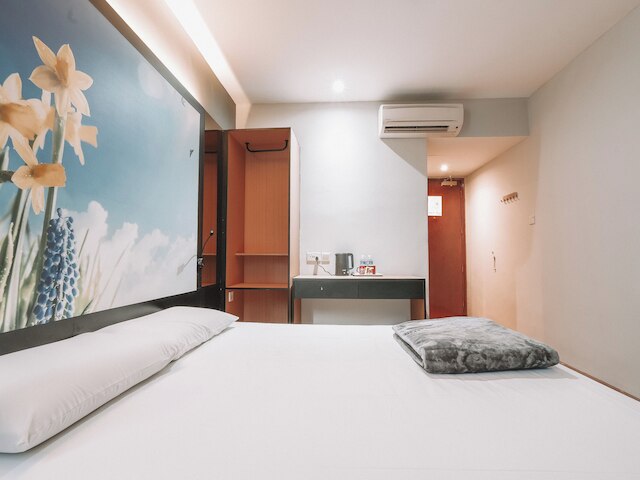 ハイ ホテル ドット 11アワーズ ステイ フロム 10PM トゥ 9AM