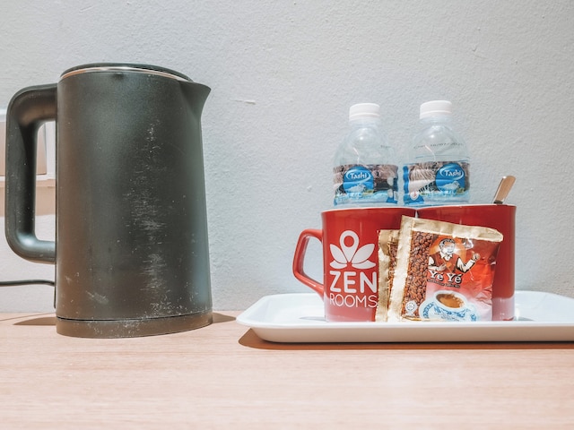 ハイ ホテル ドット 11アワーズ ステイ フロム 10PM トゥ 9AM