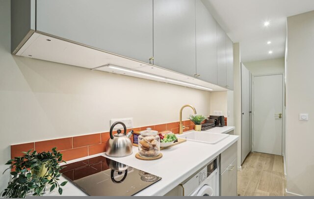 ガネロン イン パリ ウィズ 1 ベッドルームズ アンド 1 バスルームズ