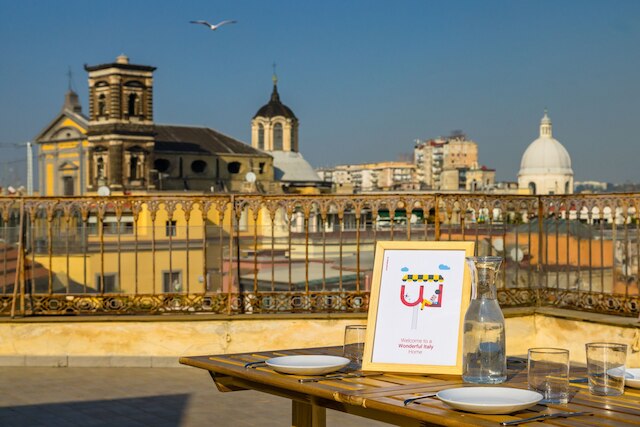 ウン テラッツォ パノラミコ ス ナポリ バイ ワンダフル イタリー