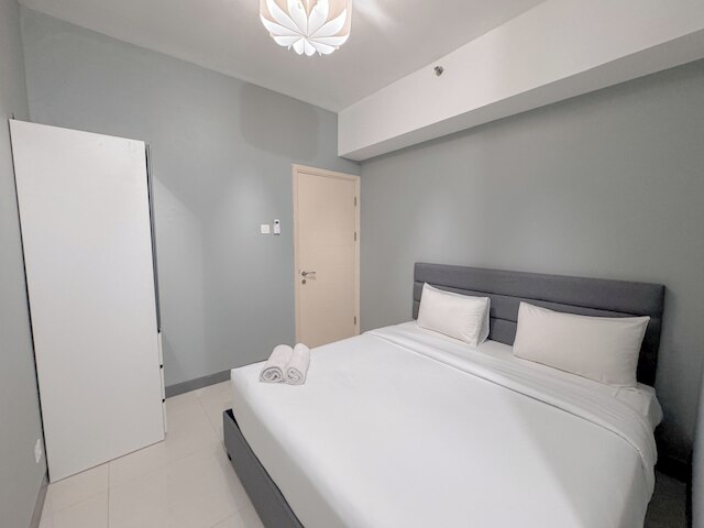 ミニマリスト 2 ベッドルーム アンド ウェル デザイン ルーム アット ベンソン スーパー モール マンション アパートメント